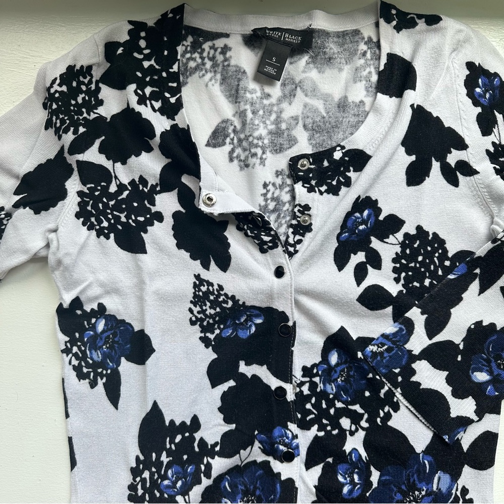 White House Black Market Floral Cardigan w/Snap Buttons
